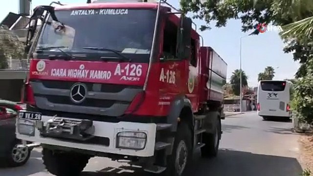 Kemer’de ormanlık alanda çıkan yangına havadan ve karadan müdahale