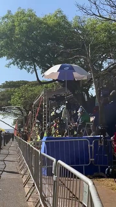 População grita "Sem anistia" na arquibancada do desfile cívico-militar de 7 de Setembro