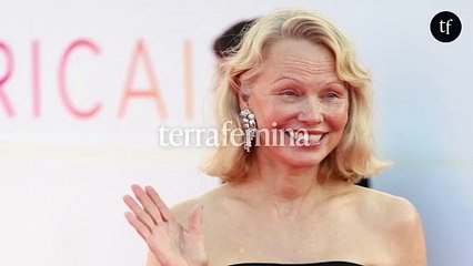 "Je vais tomber amoureuse encore et encore" : Pamela Anderson réagit aux accusations de faux couple avec Liam Neeson