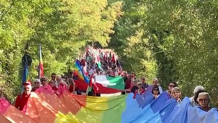 A Monte Sole la protesta per Gaza con la bandiera palestinese lunga 24 metri