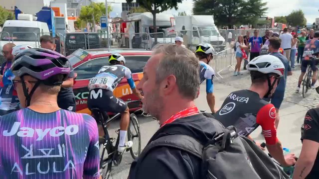 Romo se marcha directamente al autobus tras su caída por el incidente con manifestante propalestino