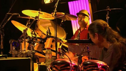 Right On (Marvin Gaye cover) (with Derek Trucks and Susan Tedeschi) - Santana (live)