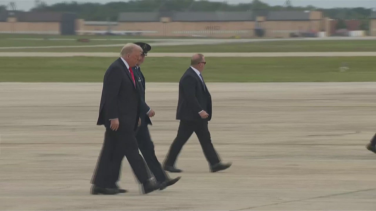 Melania Trump TURNS HEADS with Stunning Heels Boarding Air Force One After Trump