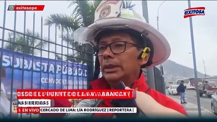 Miniván cae desde el puente de la Av. Abancay y deja a 8 personas heridas