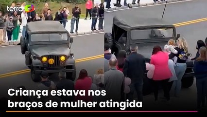 Jipe perde o controle e atropela público em desfile de 7 de Setembro em SC
