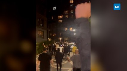 Polis barikatları aşıldı; vatandaşlar il binasına ulaştı