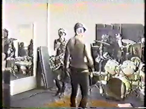 GG Allin and The Murder Junkies Live at the Anaconda Club, Santa Barbra 1991Soundcheck0:11 Die When You Die2:12 I Love Nothing5:13 Gypsy MotherfuckerPerformance 11:54 Gypsy Motherfucker18:00 Expose Yourself To Kids21:00 Cunt Sucking Cannibal