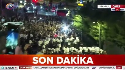 CHP İstanbul İl Başkanlığı önünde tansiyon yükseldi