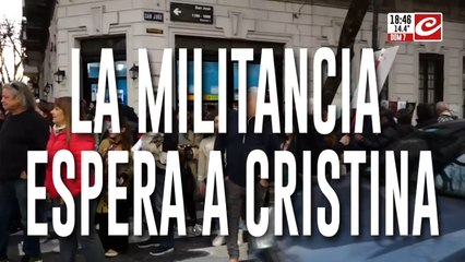 Militantes se concentran frente a la casa de Cristina Kirchner