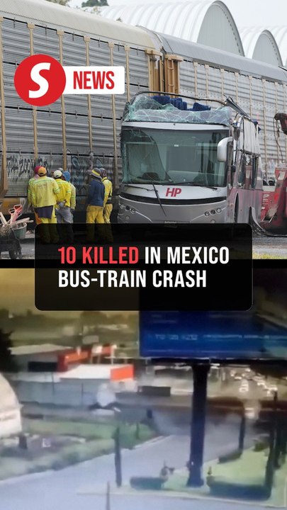 At least 10 killed, 60 wounded in bus-train crash in Mexico