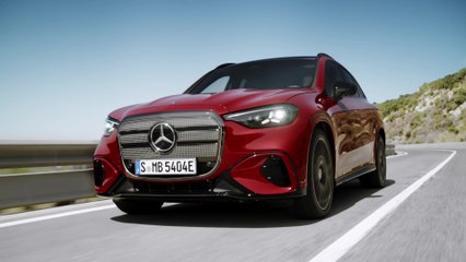 The all-new electric Mercedes-Benz GLC 400 in Red - Driving Video