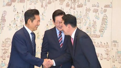 '우리 어제 좋았잖아'..."악수 하려고 마늘·쑥 먹어", "대통령, 하모니 메이커" [앵커리포트] / YTN