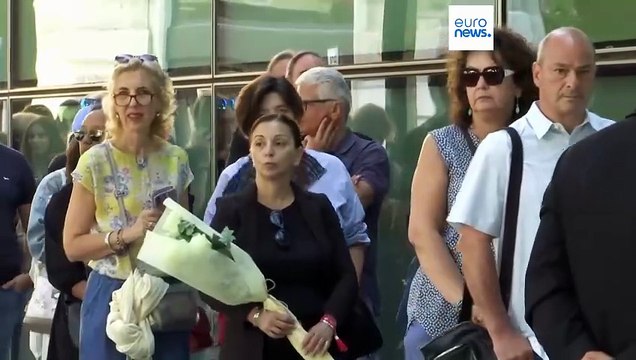 Milhares de pessoas prestam a sua última homenagem a Giorgio Armani