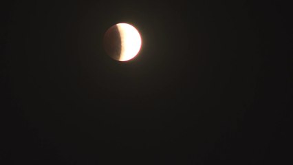 Eclipse lunar ilumina el cielo de Ammán (Jordania)