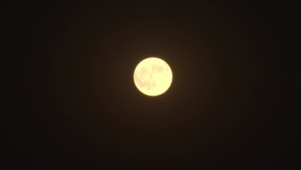 Lunar 'blood moon' illuminates Tehran's skies