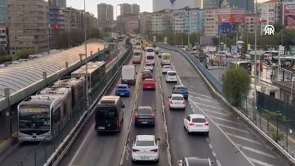 Yeni eğitim öğretim yılının ilk gününde trafik yoğunluğu yaşandı