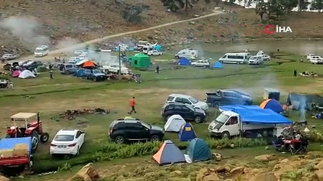 Yörükler 7 asırlık göç geleneğini Sanrıdas Dağı’nın 2 bin 300 rakımlı zirvesinde yaşattı