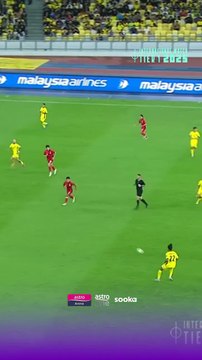 Malaysia 2-0 Singapura Gandingan cantik Endrick & Stuart Wilkin membuahkan hasil sekali lagi. Stuart dari penjaring kepada perencana untuk Joao Figueiredo !