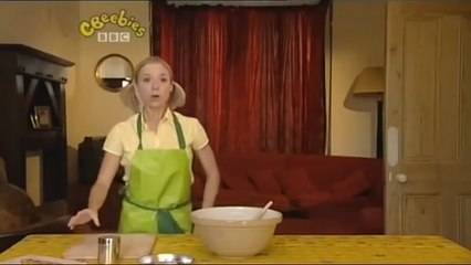 Higgledy House Justin and Sarah not realizing they are using the same pie tin to mix the ingredient