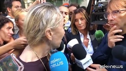 Carla Sozzani alla camera ardente: «Armani ha sempre seguito la sua strada»
