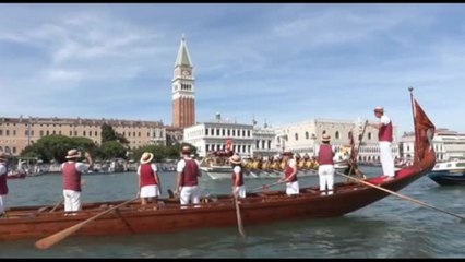 In migliaia sul Canal Grande a Venezia per la regata storica