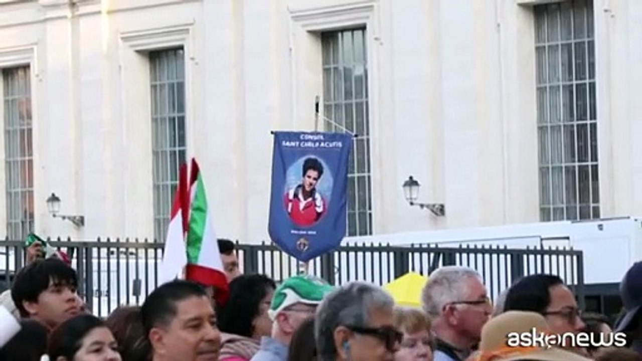 In migliaia a San Pietro per la canonizzazione di Carlo Acutis e Pier Giorgio Frassati