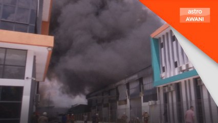 11 jentera bomba padam kebakaran dua kilang