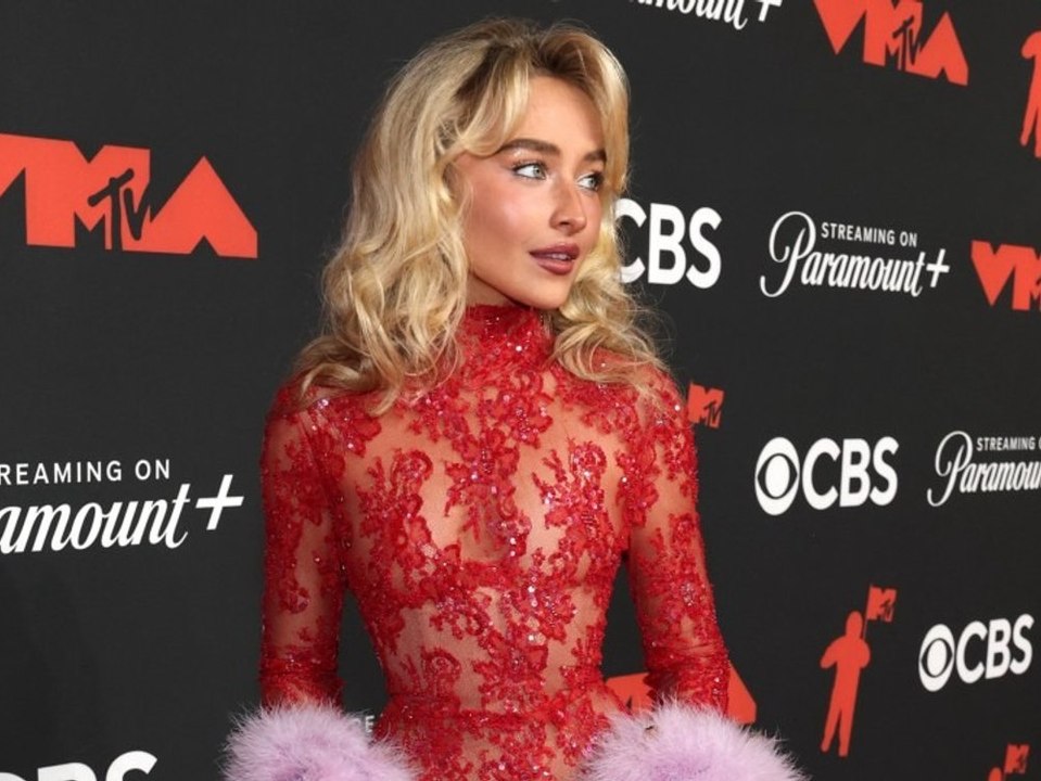 Mtv vmas: sabrina carpenter begeistert in durchsichtigem kleid
