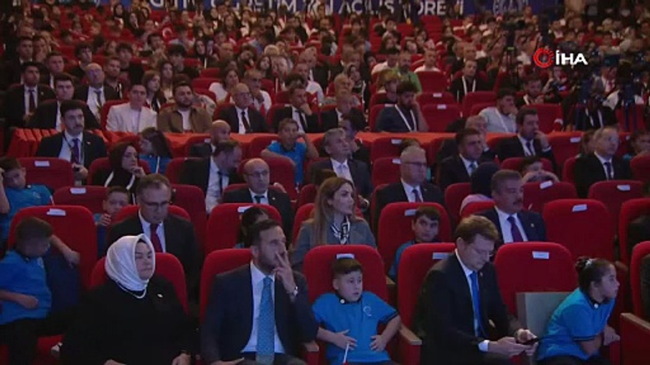 Cumhurbaşkanı Erdoğan: "İzmir’den hepimizi derinden sarsan acı bir haber aldık. Polis merkezin yönelik silahlı saldırı soncunda iki polisimiz şehit oldu. İki emniyet görevlimiz de yaralandı. Menfur saldırıda şehit olan 1. Sınıf emniyet müd