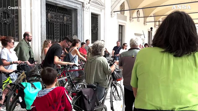 A Udine, un gruppo di ciclisti dà vita a un concerto «per campanelli di bici»
