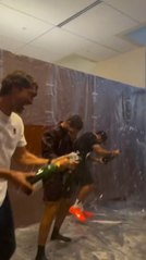 Carlos Alcaraz y su equipo celebran el título del US Open