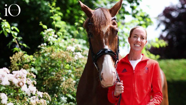 Charlotte Dujardin, video shock mentre frusta un cavallo: addio Olimpiadi e reputazione