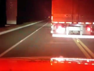 PMAmb persegue e apreende caminhão lotado com cigarros, em Icaraíma