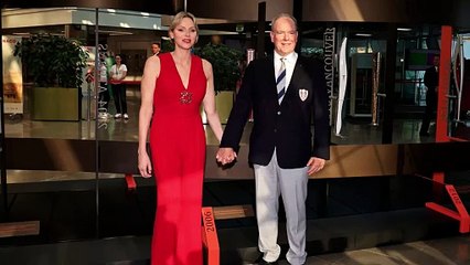 Charlene di Monaco, medaglia d'oro di eleganza e seduzione con il jumpsuit rosso fuoco