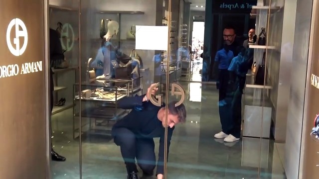 Funerali di Armani, i suoi negozi chiusi dalle 15 per lutto