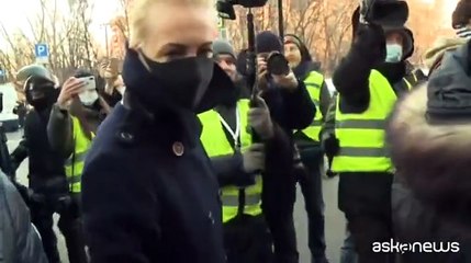 La Russia vuole arrestare Yulia Navalnaya, moglie del dissidente ucciso in carcere
