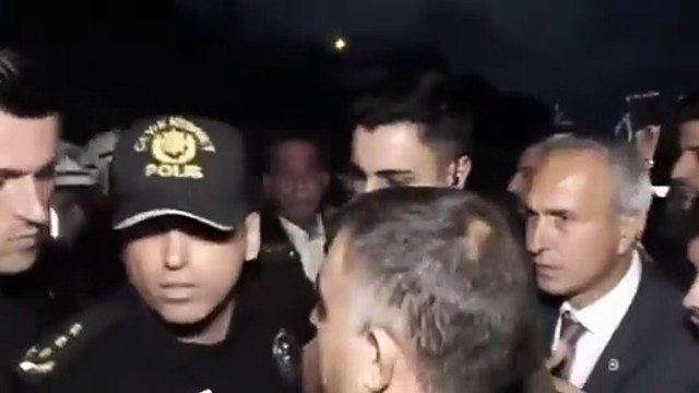 Bu nasıl vekil! CHP'li Ali Mahir Başarır polise saldırdı!