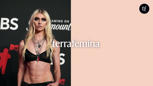 Quel corps ! : cette star de Gossip Girl sidère ses fans sur le tapis rouge en dévoilant... Son ventre, dans un look très naked dress