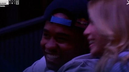 La Kiss Cam pilló a Endrick y a Gabriely Miranda en el Movistar Arena... ¡y cumplieron!