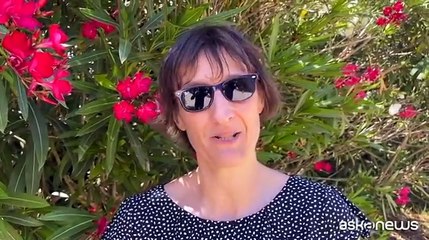 I bambini vanno a lezione di sicurezza stradale in monopattino