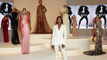 "Naomi: In Fashion", abiti, memorabilia e copertine: la mostra che celebra Naomi Campbell