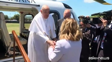 La prima volta di un Papa al G7. Lo scambio di battute divertito con Giorgia Meloni