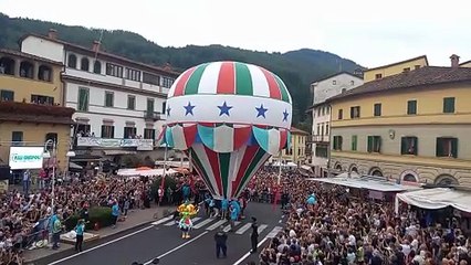La mongolfiera di Santa Celestina vola alta nel cielo della Montagna Pistoiese