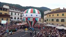 La mongolfiera di Santa Celestina vola alta nel cielo della Montagna Pistoiese