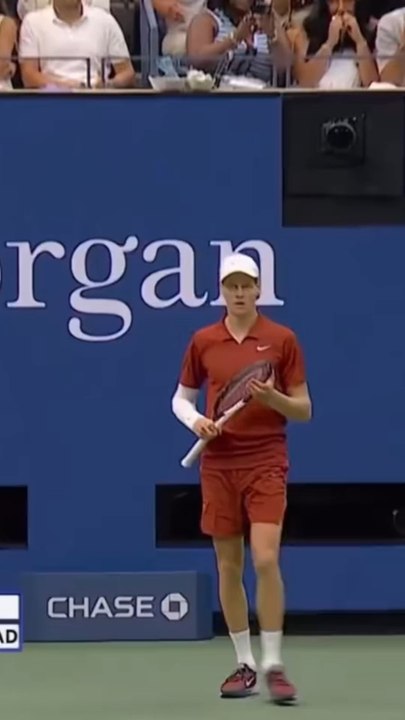 🔥 Carlos Alcaraz est roi à New York ! 🇪🇸🎾L’Espagnol s’impose en finale de l’US Open face à Jannik Sinner (6-2, 3-6, 6-1, 6-4) et décroche son 6ᵉ titre du Grand Chelem.