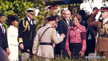 Re Carlo con Camilla e Macron, Biden e Sunak all'80esimo dal D-Day