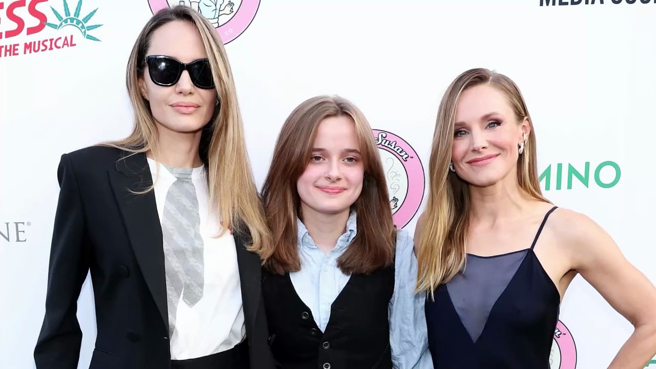 Angelina Jolie radiosa con la figlia Vivienne: il look mannish madre-figlia