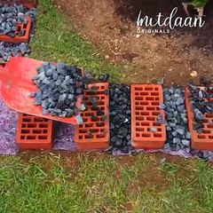 Give your garden a hand with this beautiful corner decor