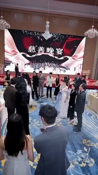 (6) Ending She has always been cool and gentle, like a flower on a mountaintop, yet she managed to tame that unruly wolf. She finally ruthlessly threw him away. When they met again, everyone waited for him to give them a cold shoulder. Unexpectedly, he lo