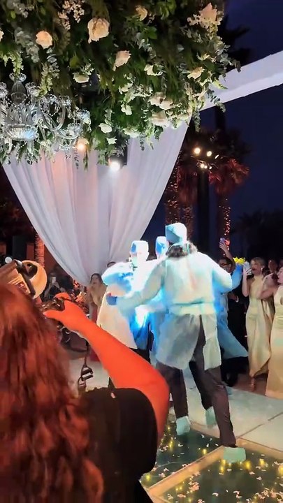 Boda de médico tijuanense se vuelve viral en TikTok por su original baile